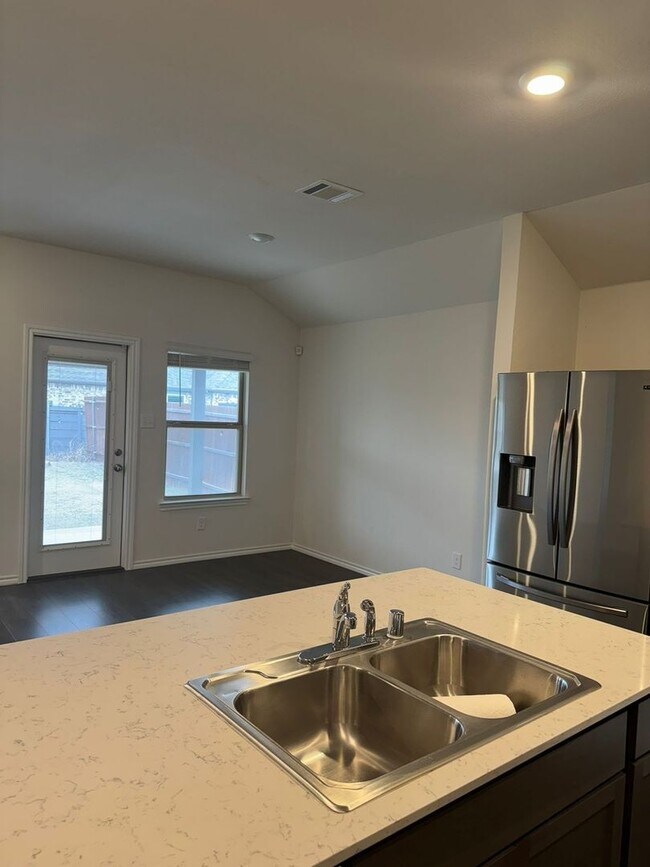 Building Photo - Spacious 4BR House in Aubrey