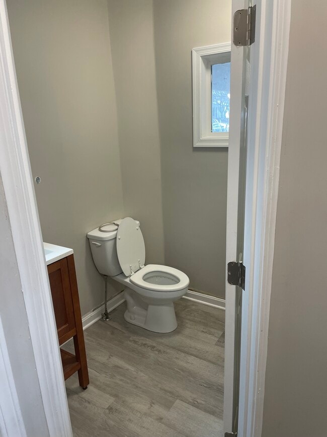 Building Photo - 213 Poplar Ave