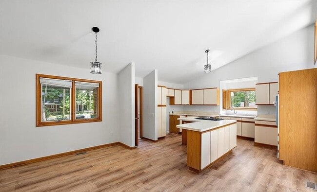 Building Photo - 28118 Forestbrook Dr