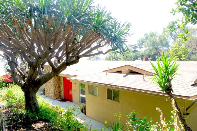 Building Photo - 702 Cavanagh Rd