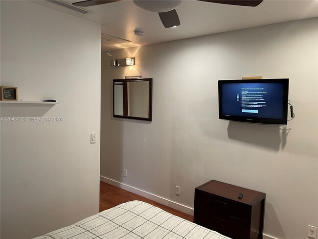 Building Photo - 2112 SW 60th Ct