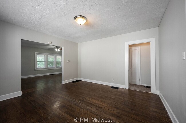 Building Photo - 1529 E Ohio St