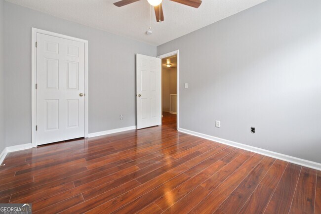 Building Photo - 4084 Howell Park Rd