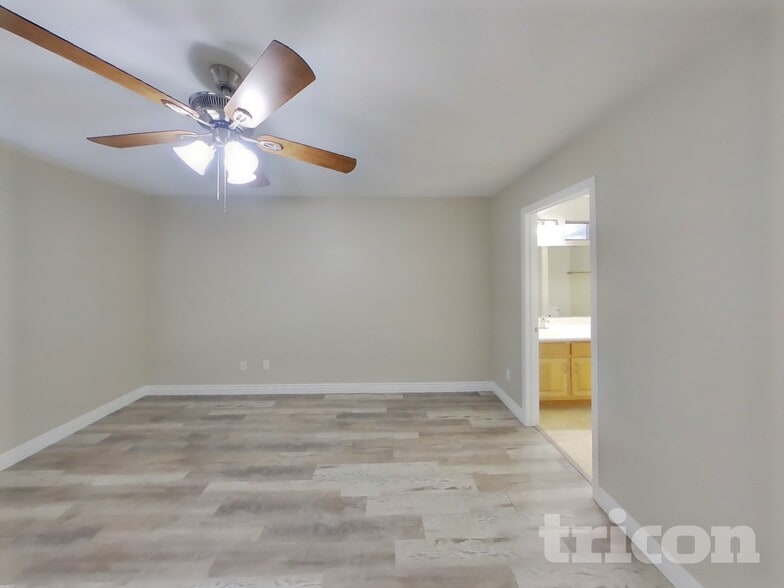 Building Photo - 10733 W Taft St