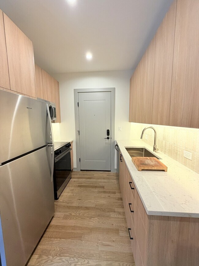 Building Photo - 1335 W Estes Ave