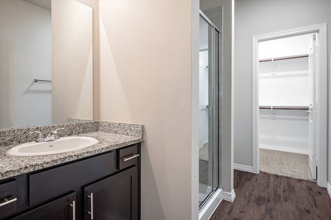 Building Photo - 2721 Vine Ct