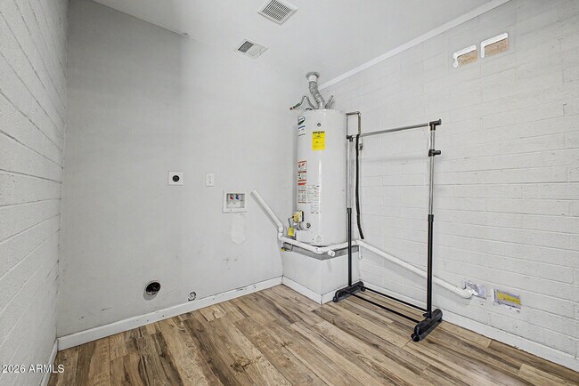 Building Photo - 10217 N 37th Ave