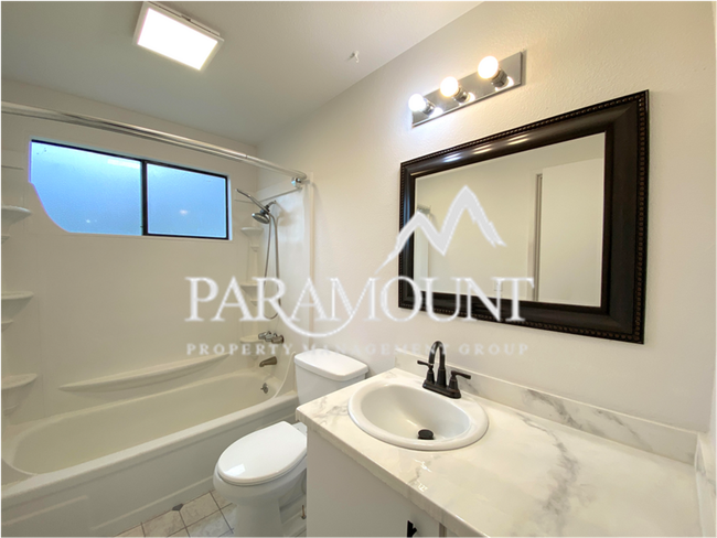 Building Photo - Newly Renovated 3 Bedroom!