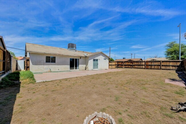 Building Photo - 2739 E Colton Ave