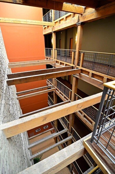 Building Photo - 400 N 1st St