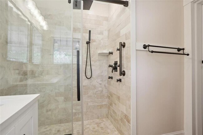 Building Photo - 203 Winter Ave