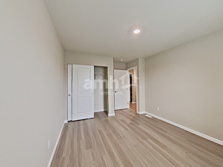 Building Photo - 5748 86th Dr NE
