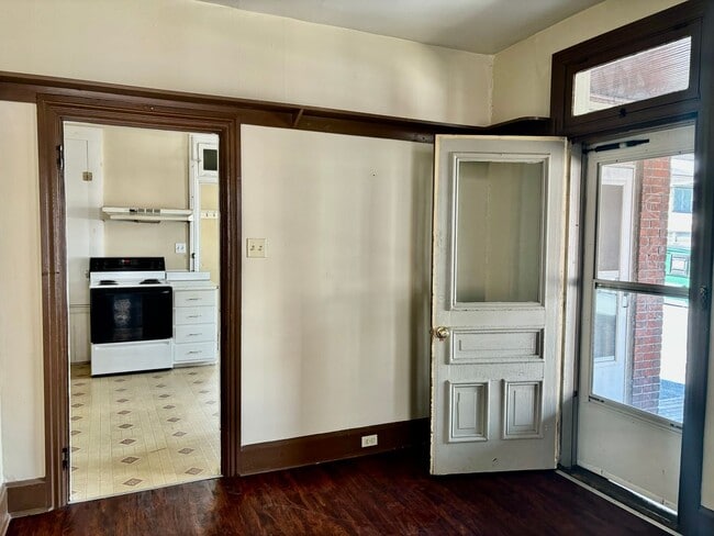 Building Photo - Duplex For Rent