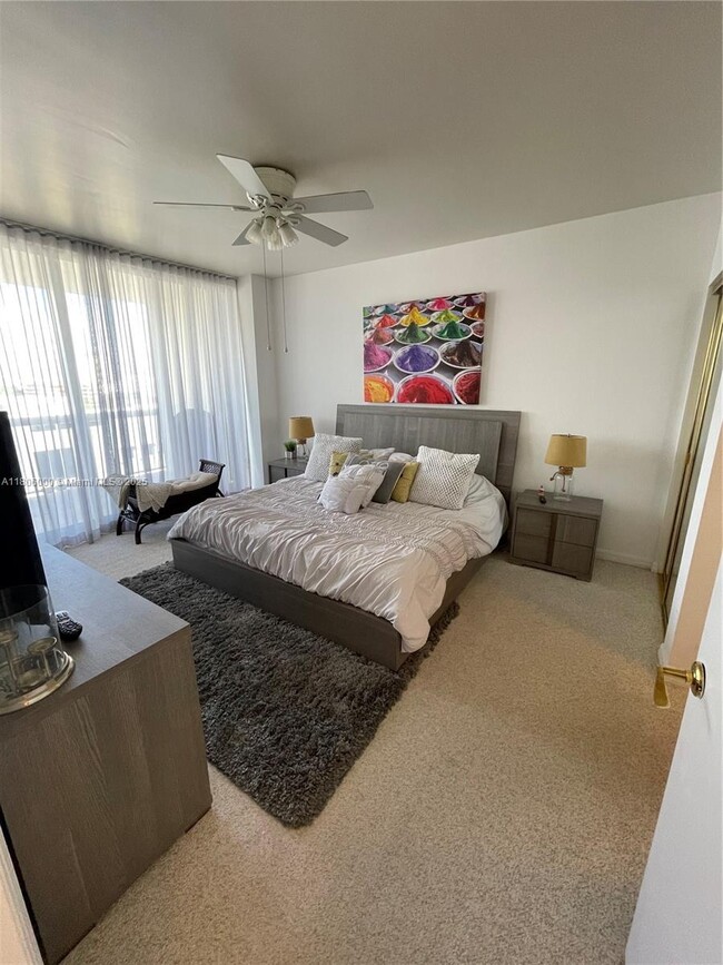 Building Photo - 9559 Collins Ave