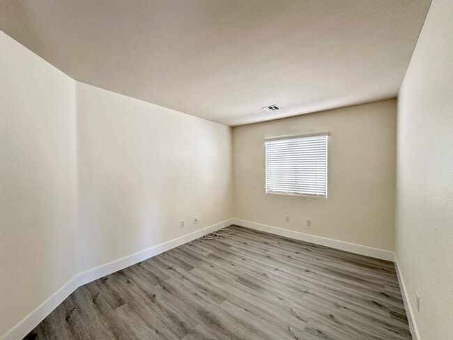 Building Photo - Centennial Heights