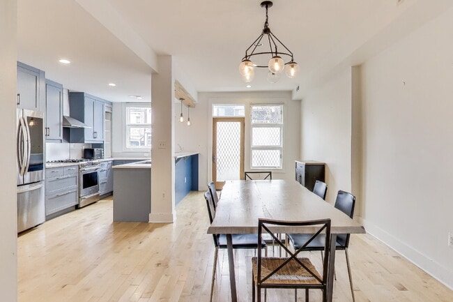 Building Photo - 646 Keefer Pl NW