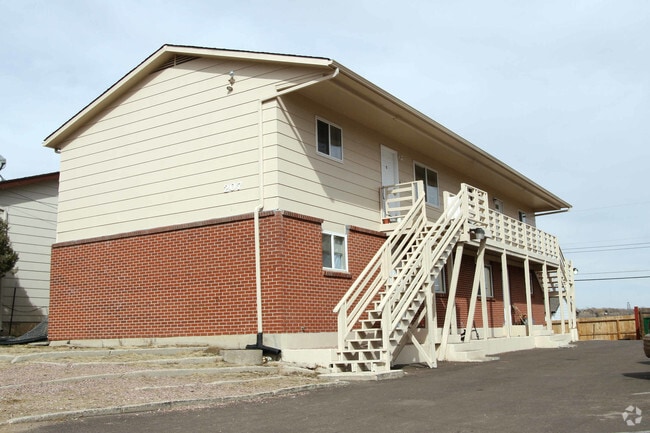 Building Photo - 207 University Dr