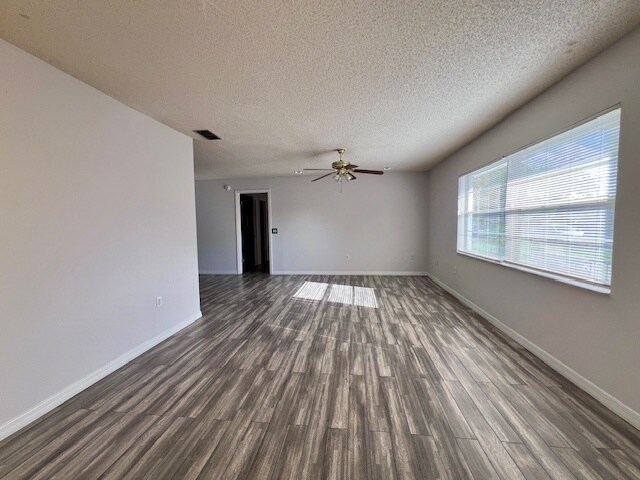 Building Photo - Elegant 3-Bed, 2-Bath Home in Prime Orland...