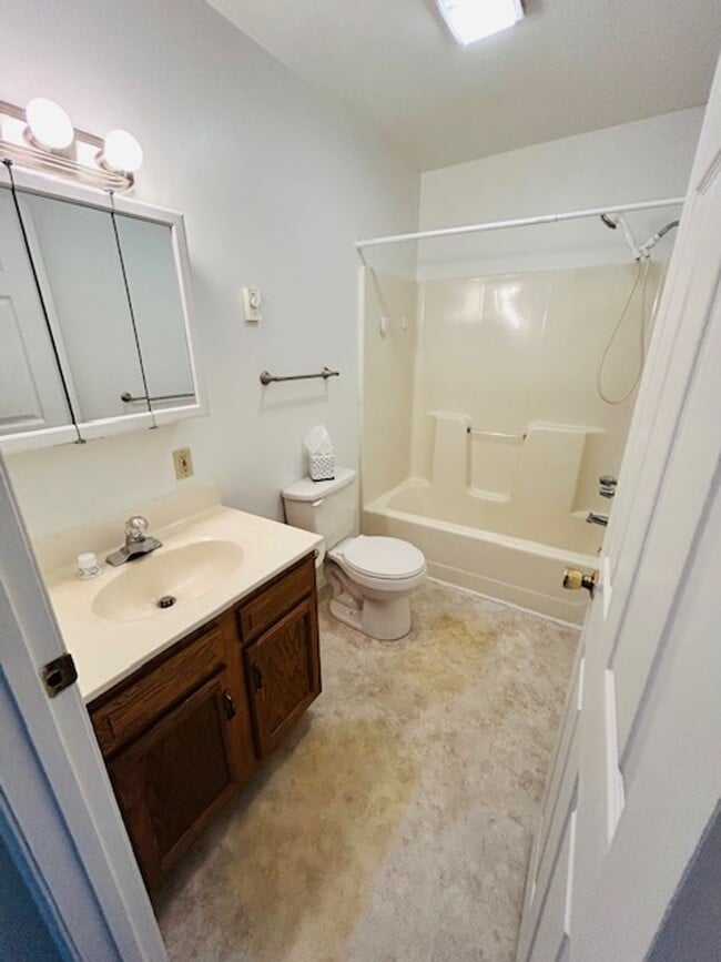 Building Photo - Beautiful 2BR Townhome Near Indian Park – Garage + Storage