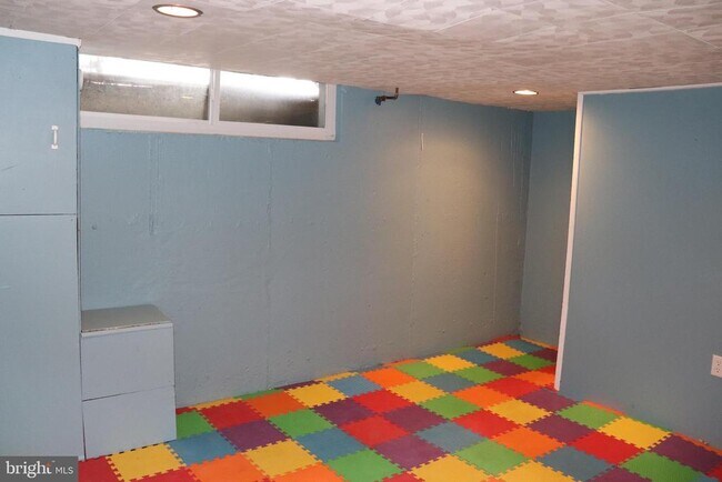 Building Photo - 317 Salaignac St