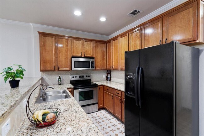 Building Photo - 2101 Town Centre Dr