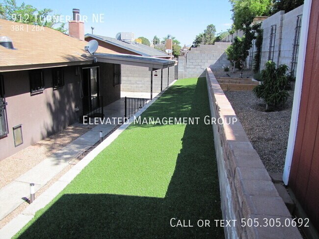 Building Photo - 912 Turner Dr NE