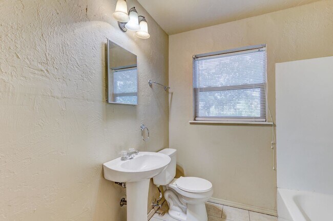 Building Photo - 4172 NW 23rd St