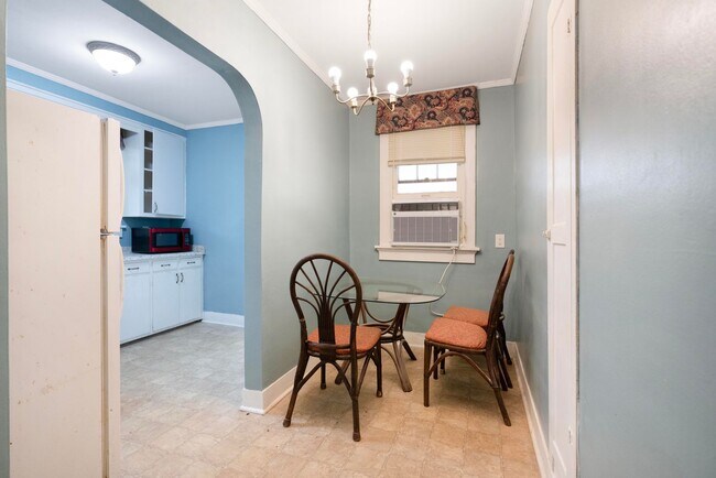 Building Photo - Charming Historic 2BR Apartment with Garag...