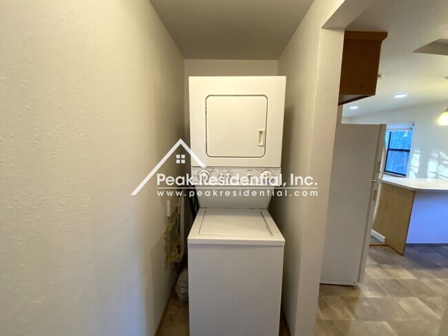 Building Photo - Cute 1 bd/1 ba Roseville House