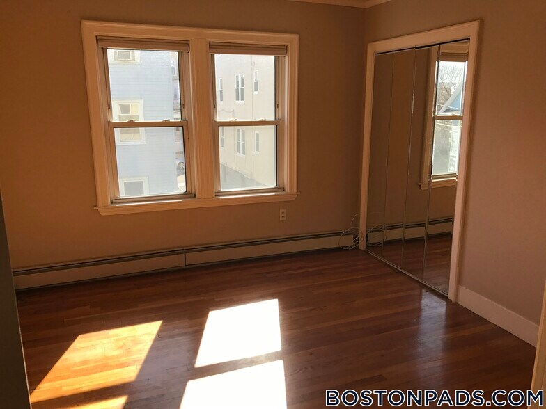 Building Photo - 94 Heath St