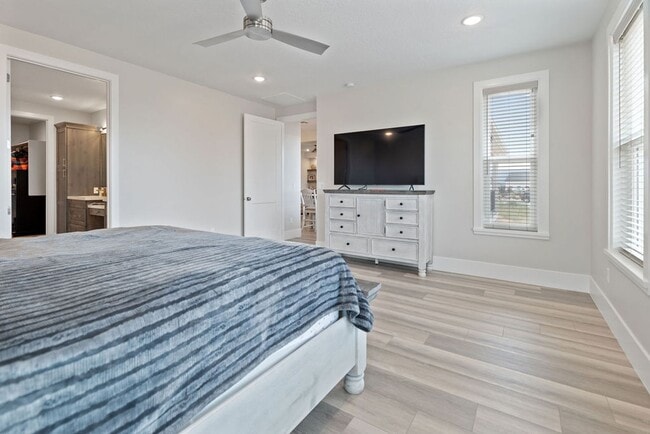 Building Photo - Elegant Residence on an Arce Lot