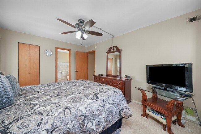 Building Photo - 1460 Fairlane Dr