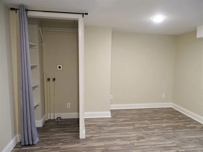 Building Photo - 125 E Main St