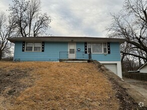 Building Photo - Charming 3 Bed, 2 Bath Home with New Updat...