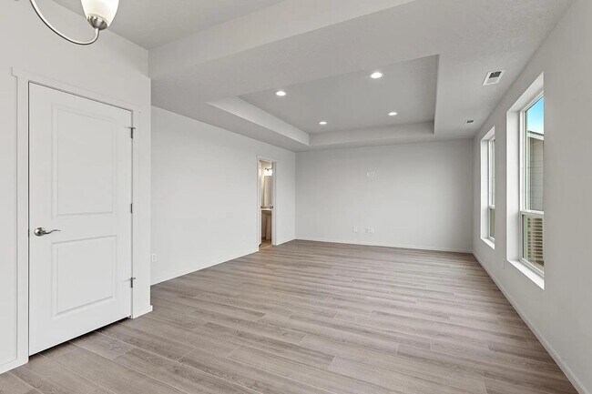 Building Photo - Beautiful Home in the Valley