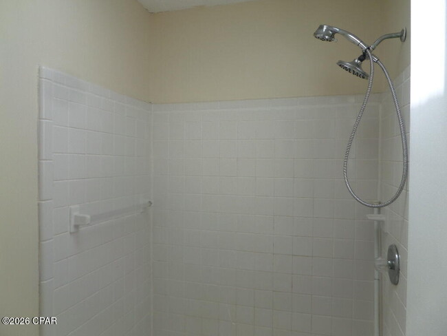 Building Photo - 3727 Greentree Pl