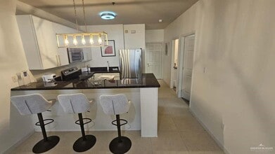 Building Photo - 13 Travis St