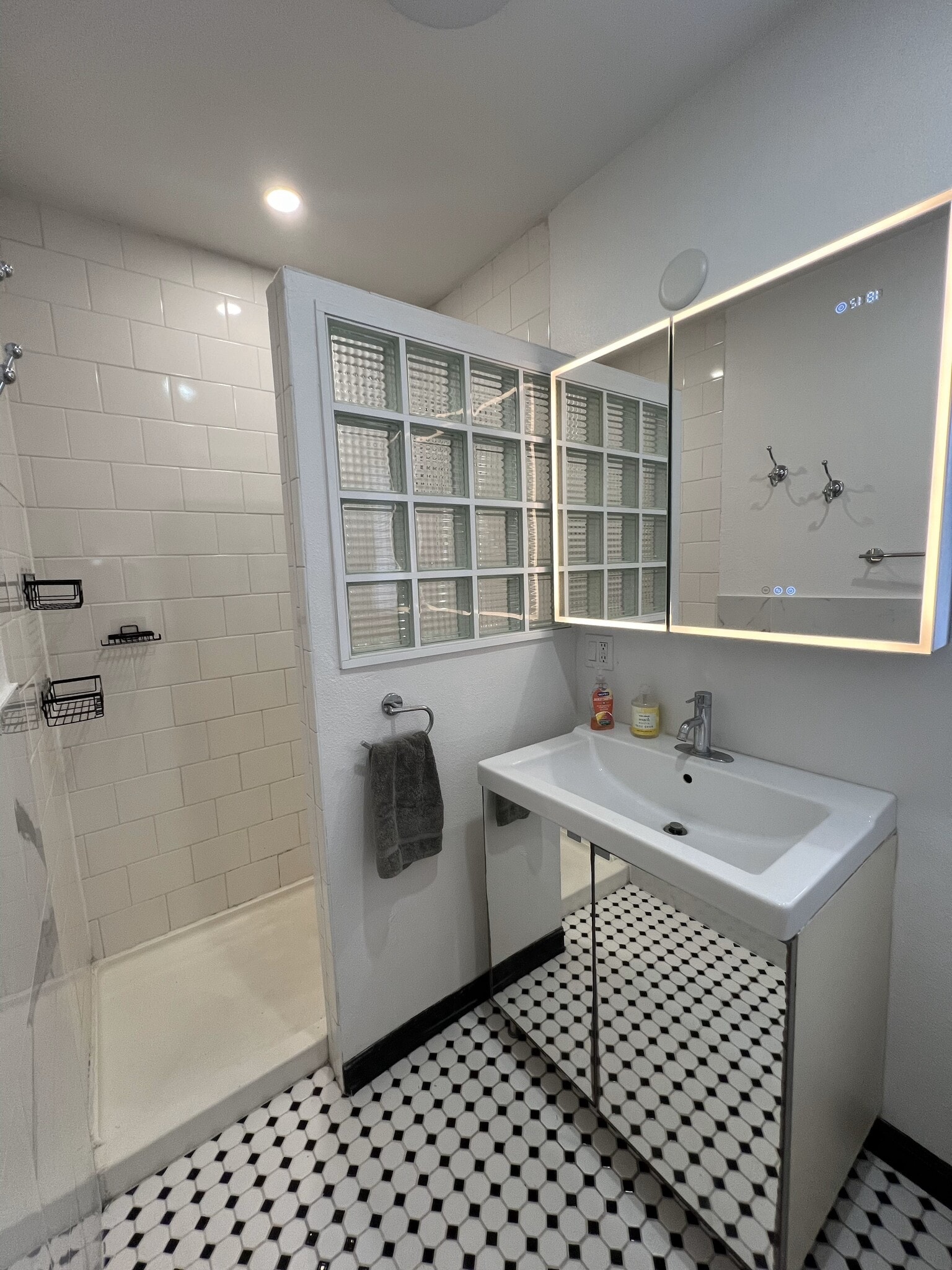 walk-in shower - 3207 30th St