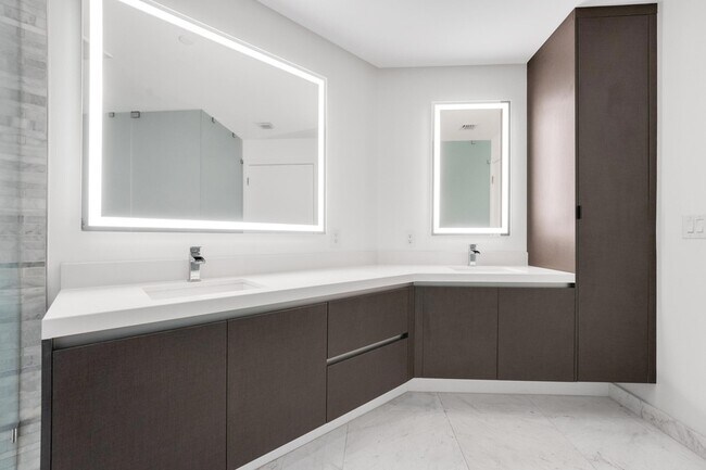 Building Photo - 851 NE 1st Ave