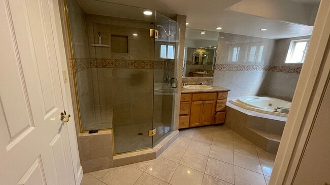 Building Photo - Martinez! Beautiful 5 bedroom 3.5 bathroom...
