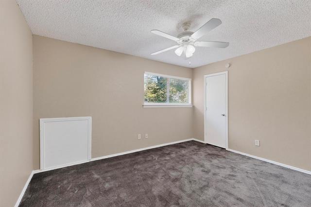 Building Photo - 912 N Nursery Rd