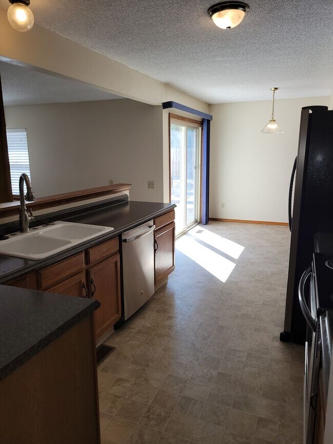 Building Photo - 8155 Tulip Tree Ct