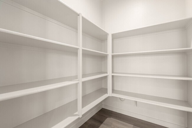 Building Photo - BEAUTIFUL PHOENIX HOME IN GATED COMMUNITY!