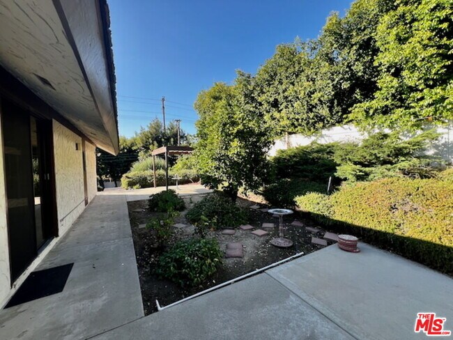 Building Photo - 1011 El Segundo Dr