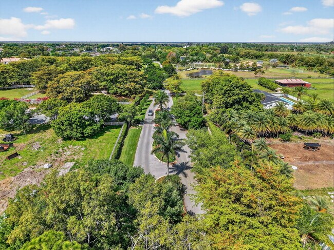 Building Photo - 10157 La Reina Rd