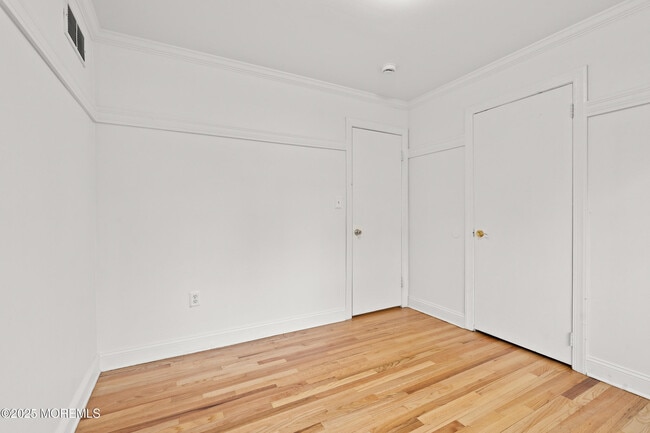 Building Photo - 1802 Holbrook St
