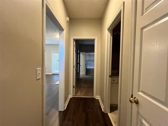 Building Photo - 9679 Greythorne Way