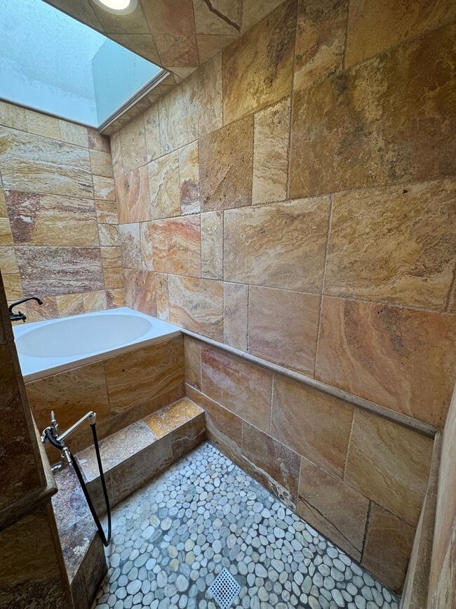 Building Photo - Comfort and Community in Thousand Oaks