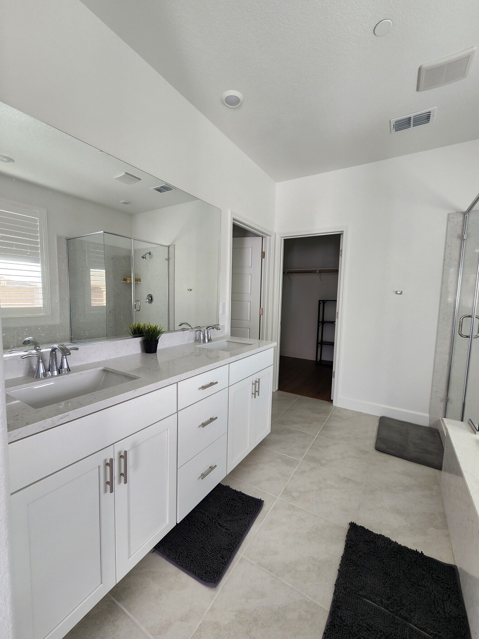 Building Photo - 4054 Azul Way