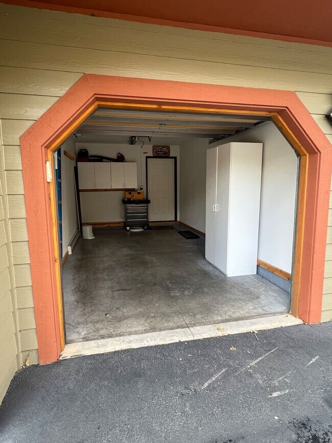 Building Photo - 290 Revett Dr